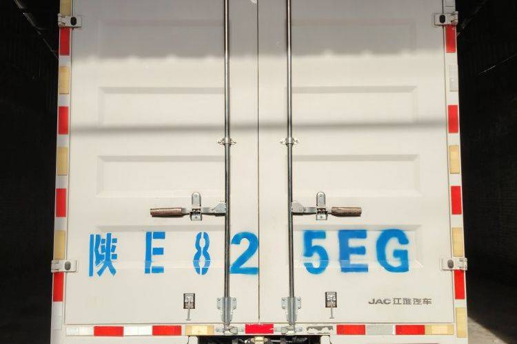 二手江淮骏铃 137马力 载货车