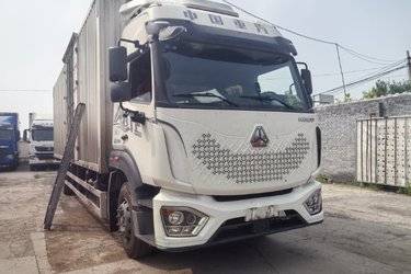 二手中国重汽 豪沃MATE 240马力 4X2 9.65米厢式载货车(国六) 单桥 曼二手载货车 黄牌