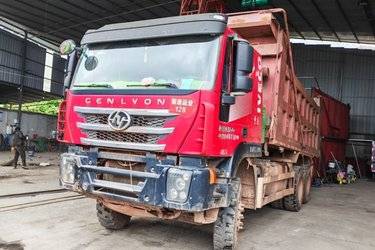 二手上汽红岩 杰狮C500重卡 重载版 430马力 6X4 6米自卸车(国五) 后八轮 上菲红二手自卸车 黄牌