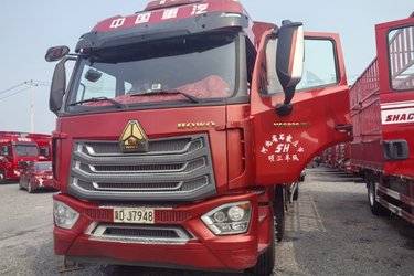 二手中国重汽 豪瀚N5G重卡 310马力 8X4载货车底盘(国五) 前四后八 曼二手载货车 黄牌