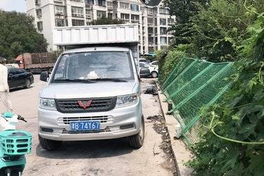 二手五菱 荣光新卡 1.5L 99马力 汽油 3米单排厢式微卡(国六) 单桥 上汽通用五菱二手载货车 蓝牌图片