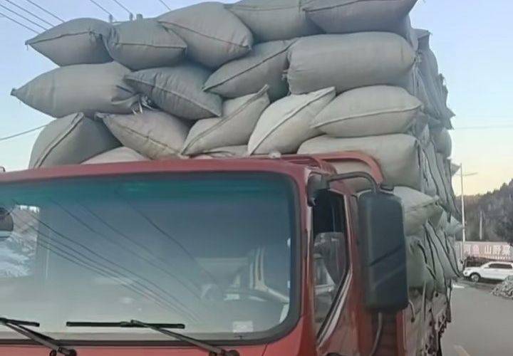 二手福田欧马可 156马力 载货车
