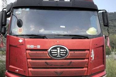 二手一汽解放 新J6P重卡 质惠版2.0 440马力 6X4 LNG牵引车(国六) 双驱 锡柴二手牵引车 黄牌图片