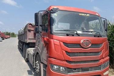 二手一汽解放 J7重卡 470马力 6X4 LNG AMT自动挡牵引车(国六) 双驱 潍柴二手牵引车 黄牌