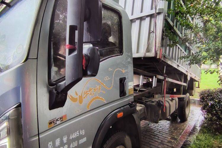 二手重汽豪曼 180马力 载货车