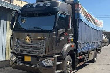 二手中国重汽 豪沃NX 300马力 4X2 6.75米仓栅式载货车(国六) 单桥 潍柴二手载货车 黄牌图片
