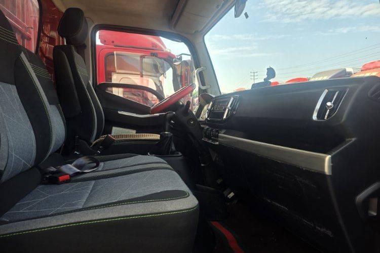 二手福田时代领航 150马力 载货车