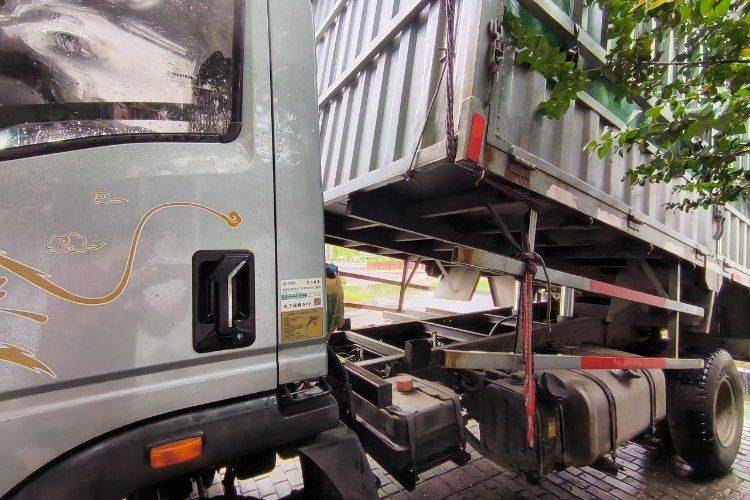 二手重汽豪曼 180马力 载货车