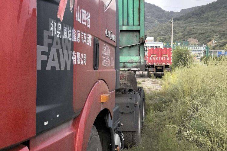 二手一汽解放 440马力 牵引车