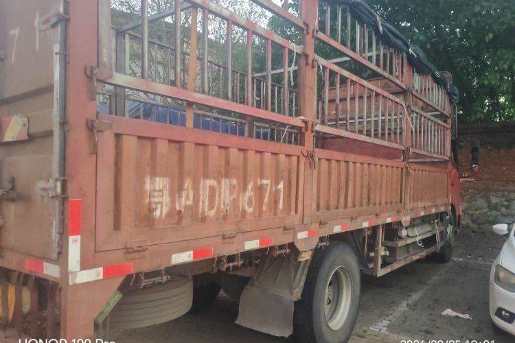 二手东风新疆 180马力 载货车