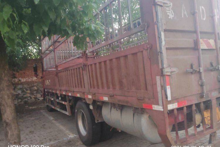 二手东风新疆 180马力 载货车