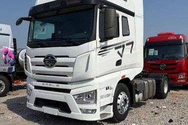 二手一汽解放 J7重卡 豪华型 550马力 4X2 AMT自动挡牵引车(国五) 单桥 锡柴二手牵引车 黄牌