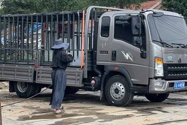 二手中国重汽HOWO 悍将 140马力 4X2 3.8米自卸车(国六) 单桥 潍柴二手自卸车 黄牌图片