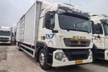 二手中国重汽 HOWO TX 290马力 4X2 9.6米厢式载货车(国六) 单桥 曼二手载货车 黄牌