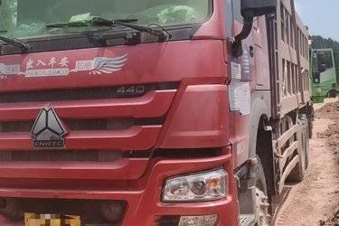 二手中国重汽 HOWO重卡 440马力 6X4 6.3米自卸车(国五) 后八轮 曼二手自卸车 黄牌