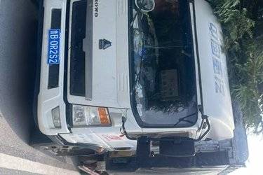 二手中国重汽HOWO 悍将 156马力 4.15米单排仓栅式轻卡(国五) 单桥 云内动力二手载货车 蓝牌