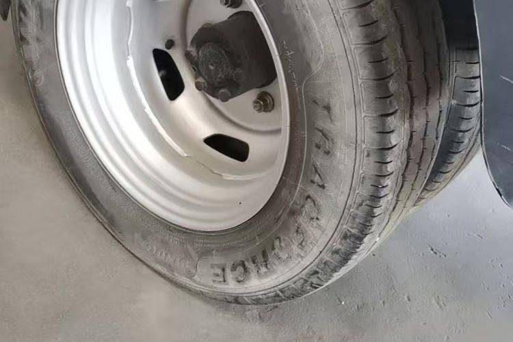 二手上汽轻卡(原上汽跃进) 95马力 载货车