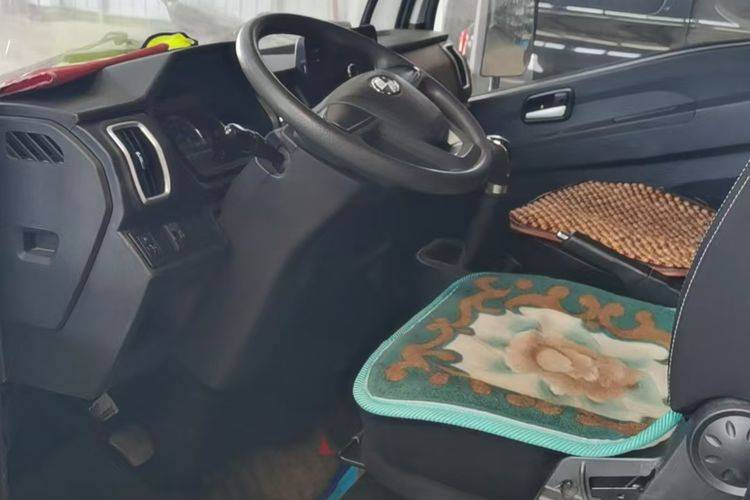 二手上汽轻卡(原上汽跃进) 95马力 载货车