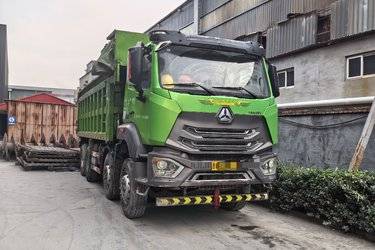 二手中国重汽成都商用车 豪沃V7-X 350马力 8X4 5.6米自卸车(国六) 前四后八 中国重汽二手自卸车 黄牌