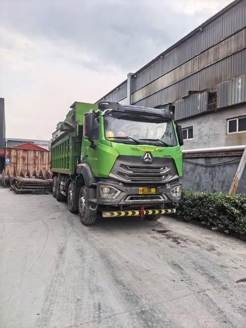 中国重汽成都商用车 350马力 自卸车