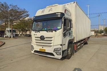 二手解放 JK6 240马力 4X2 6.8米厢式载货车(双卧铺)(国六) 单桥 锡柴二手载货车 黄牌图片