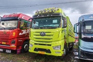 二手一汽解放 J7重卡 经典版 560马力 8X4 9.4米仓栅式载货车(带液缓)(国六) 前四后八 锡柴二手载货车 黄牌图片