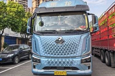 二手东风柳汽 乘龙H5V 290马力 4X2 9.7米AMT自动档厢式载货车(国六) 单桥 玉柴二手载货车 黄牌图片