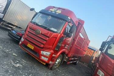 二手一汽解放 J6L中卡 260马力 4X2 6.75米仓栅式载货车(国六) 单桥 大柴二手载货车 黄牌