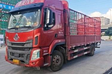 二手东风柳汽 乘龙H5中卡 240马力 4X2 6.8米仓栅式载货车(国五) 单桥 玉柴二手载货车 黄牌