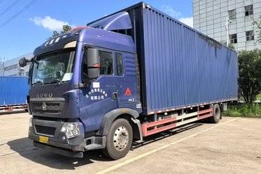 二手中国重汽 HOWO TX 240马力 4X2 9.6米厢式载货车(国五) 单桥 中国重汽二手载货车 黄牌
