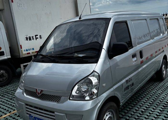 二手上汽通用五菱 99马力 载货车