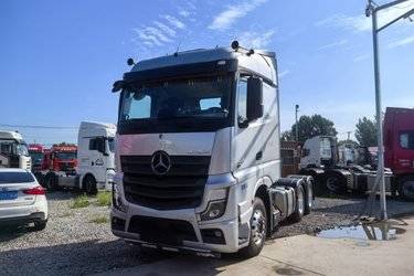 二手奔驰 Actros 重卡 星徽尊享版  530马力 6X4 自动挡牵引车(国六) 双驱 奔驰二手牵引车 黄牌图片