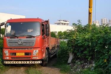 二手东风商用车 天锦VR中卡 2019款 210马力 4X2 6.65米排半栏板载货车(国五) 单桥 东风康明斯二手载货车 黄牌图片