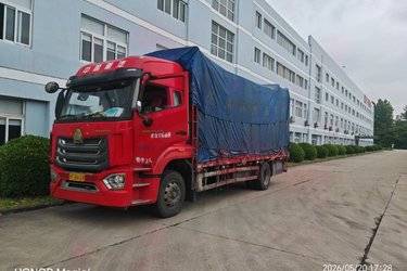 二手中国重汽 豪沃NX中卡 270马力 4X2 6.7米仓栅式载货车(潍柴)(8挡)(国六) 单桥 潍柴二手载货车 黄牌图片