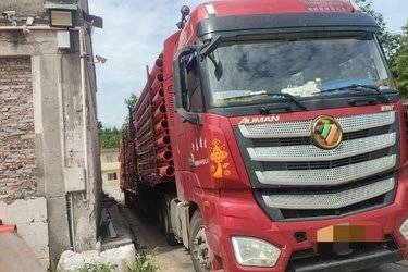 二手福田 欧曼EST 6系重卡 560马力 6X4 AMT自动挡牵引车(国五) 双驱 福田康明斯二手牵引车 黄牌图片