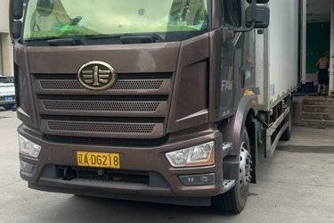 二手一汽解放 J6L中卡 精英版 260马力 4X2 车厢可卸式载货车(速比3.9)(国六) 单桥 大柴二手载货车 黄牌图片