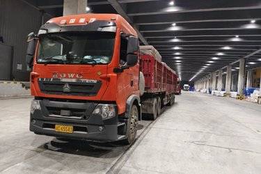 二手中国重汽 HOWO TX重卡 440马力 6X4 LNG牵引车(国六) 双驱 曼二手牵引车 黄牌