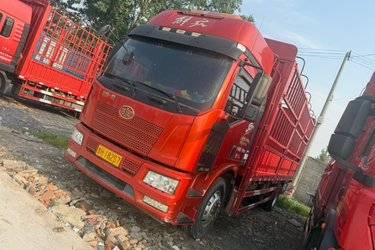 二手一汽解放 J6L中卡 240马力 6X2 6.8米仓栅式载货车(国五) 前四后四 大柴二手载货车 黄牌