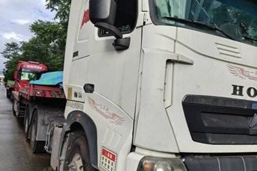 二手中国重汽 HOWO T7H重卡 460马力 6X4牵引车(16挡)(国五) 双驱 曼二手牵引车 黄牌
