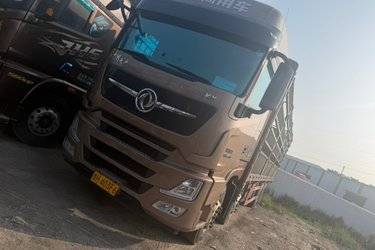 二手东风商用车 天龙旗舰KX 560马力 8X4 9.4米AMT自动档仓栅式载货车(国六) 前四后八 康明斯二手载货车 黄牌