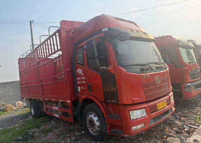 二手一汽解放 240马力 载货车