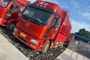 二手一汽解放 J6L中卡 240马力 6X2 6.8米仓栅式载货车(国五) 前四后四 大柴二手载货车 黄牌