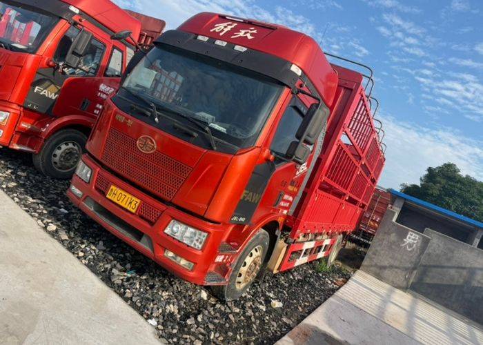 二手一汽解放 240马力 载货车