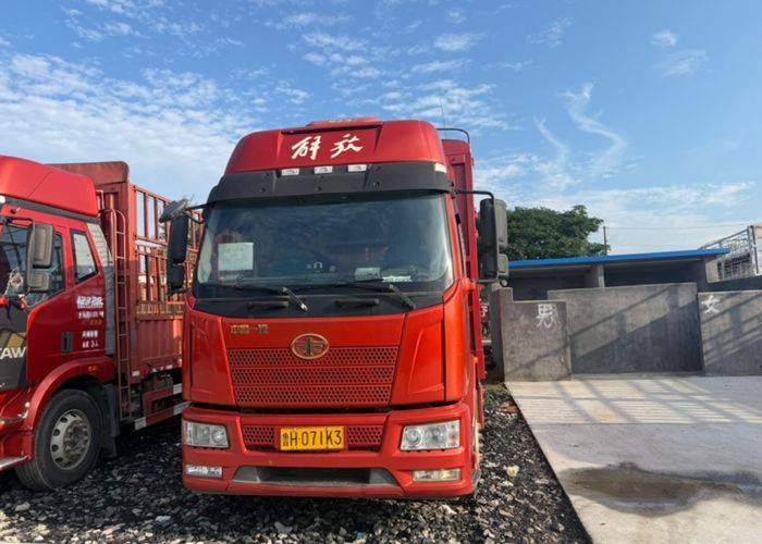 二手一汽解放 240马力 载货车