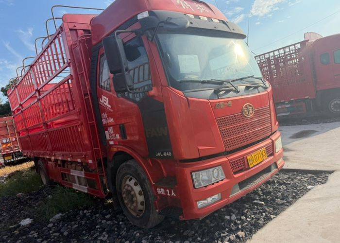 二手一汽解放 240马力 载货车