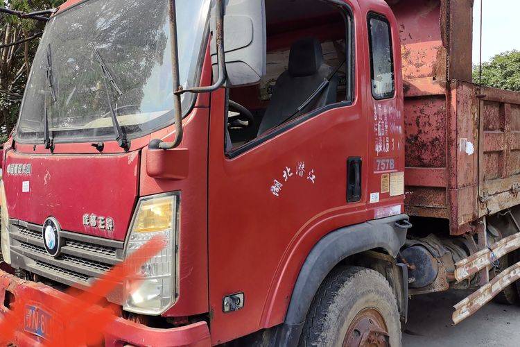 二手中国重汽成都商用车 129马力 自卸车