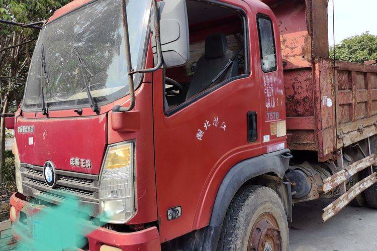 二手中国重汽成都商用车 129马力 自卸车