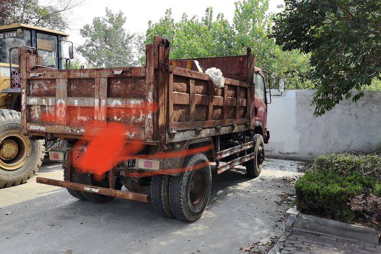 二手中国重汽成都商用车 129马力 自卸车