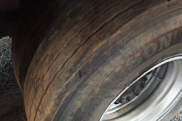 二手一汽解放 320马力 载货车
