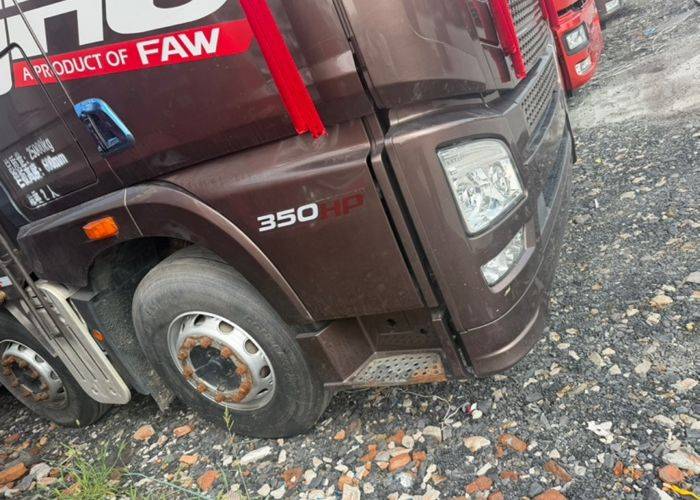 二手青岛解放 350马力 载货车